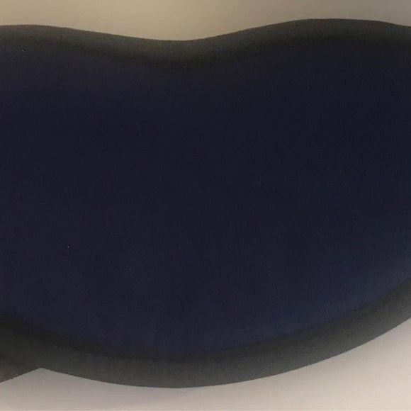 Eddie Bauer travel kit includes case blanket and eye mask for airplane use - Picture 2 of 7